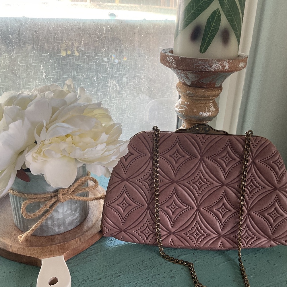 FOSSIL MUTED LAVENDER STAMPED LEATHER CLUTCH “EUC”